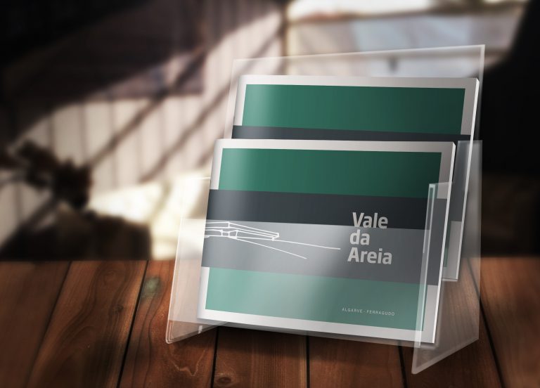 Design de brochuras para o projeto Vale da Areia do arquiteto Ricardo Pina